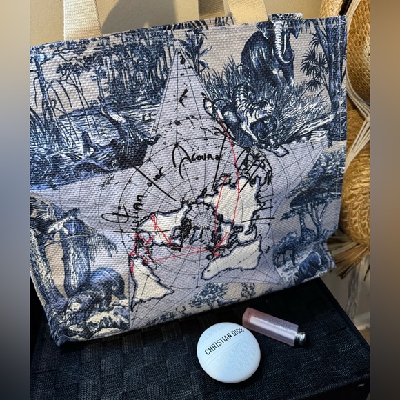 Dior Exclusive Platinum Welcome Gift 2024. Around the world motif, new in box. - Picture 1 of 7